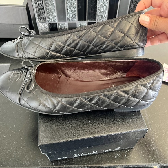 CHANEL CC Black Quilted Ballet Flats - Picture 3 of 4